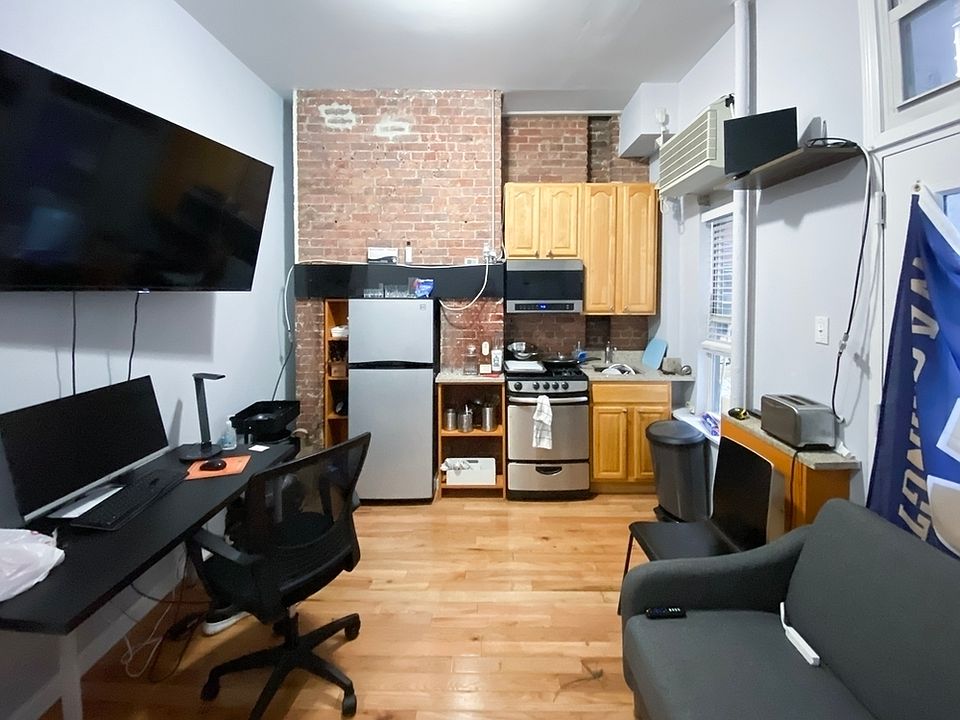 1st image of 13 Saint Marks Pl APT 1G