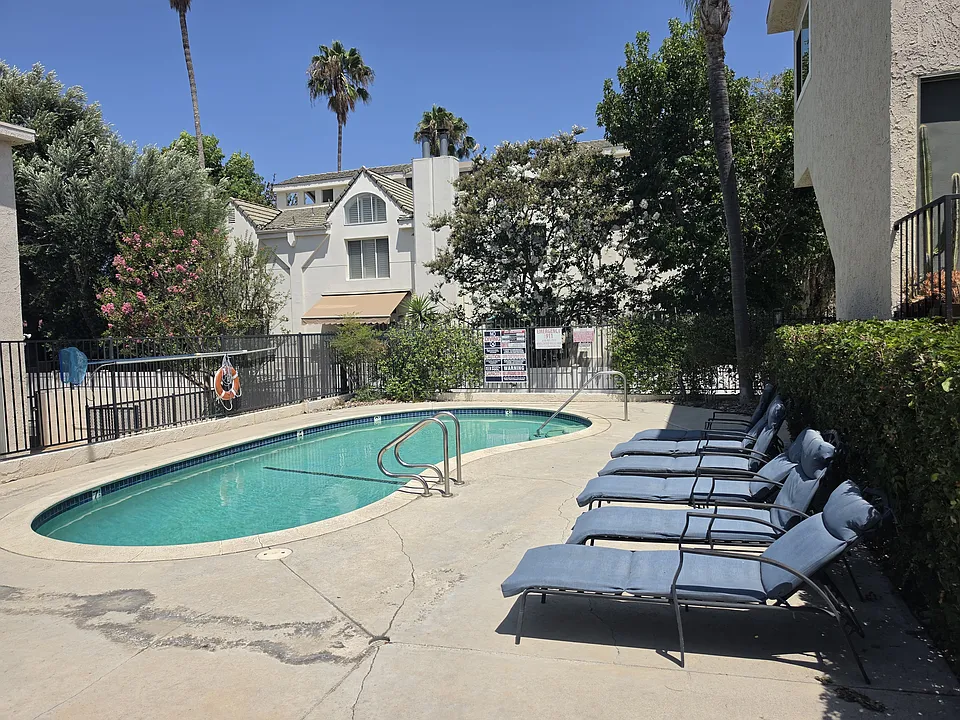 5055 Coldwater Canyon Ave #213