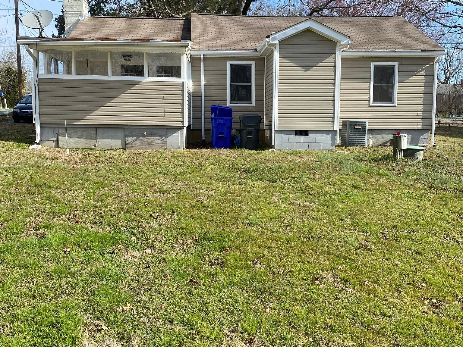 3 bed, 1056 sqft, $1,669 — Photo 3