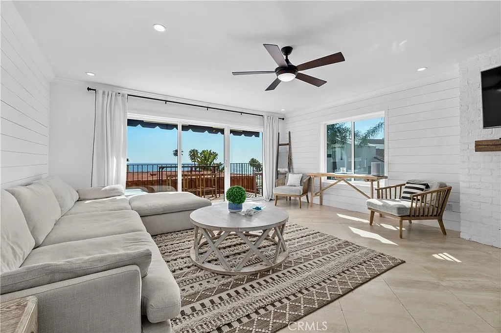 Photo 2 of 25 - 515 Monterey Ln #R-4 - San Clemente, CA Building Photo - 515 Monterey Ln #R-4