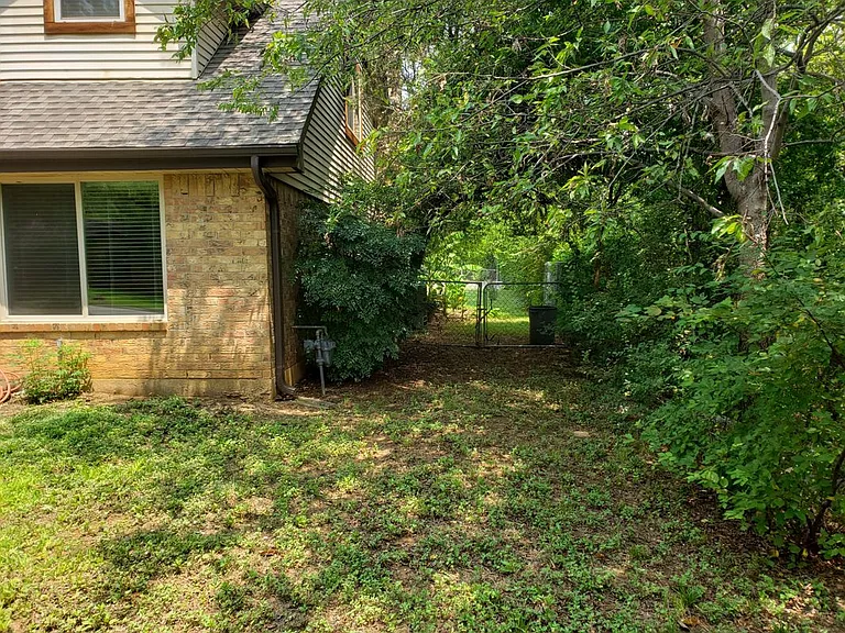 501 Atkerson Ln — Photo 3