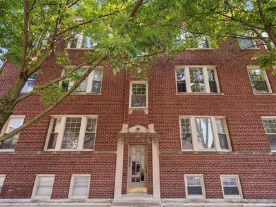 3039 W Belle Plaine Ave APT 1, Chicago, IL, 60618