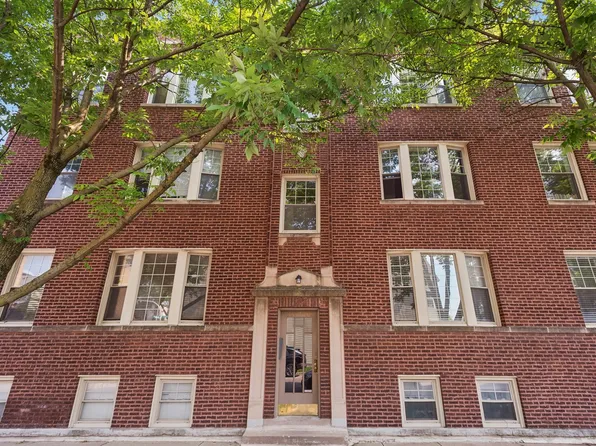 3039 W Belle Plaine Ave APT 1, Chicago, IL 60618