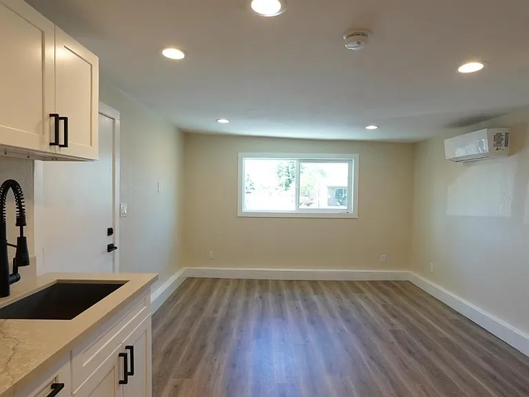 5650 San Vincente Way #B — Photo 7