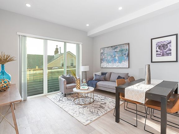 4th image of 52 W Washington Ln #305