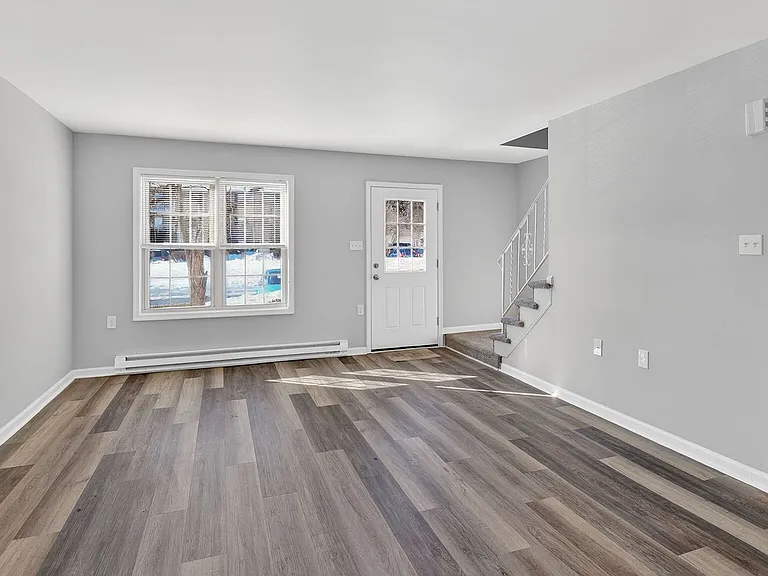 Waters Edge Apartments — Photo 23
