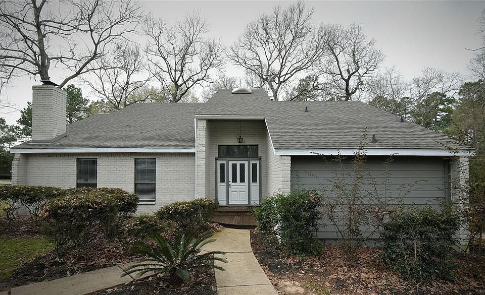 1st image of 900 Carriage Hills Blvd