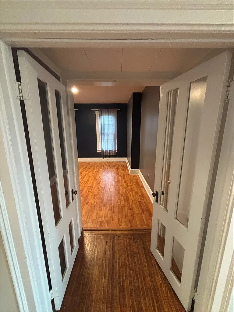 3 bed, 1.0 bath, 1373 sqft, $1,500 — Photo 3