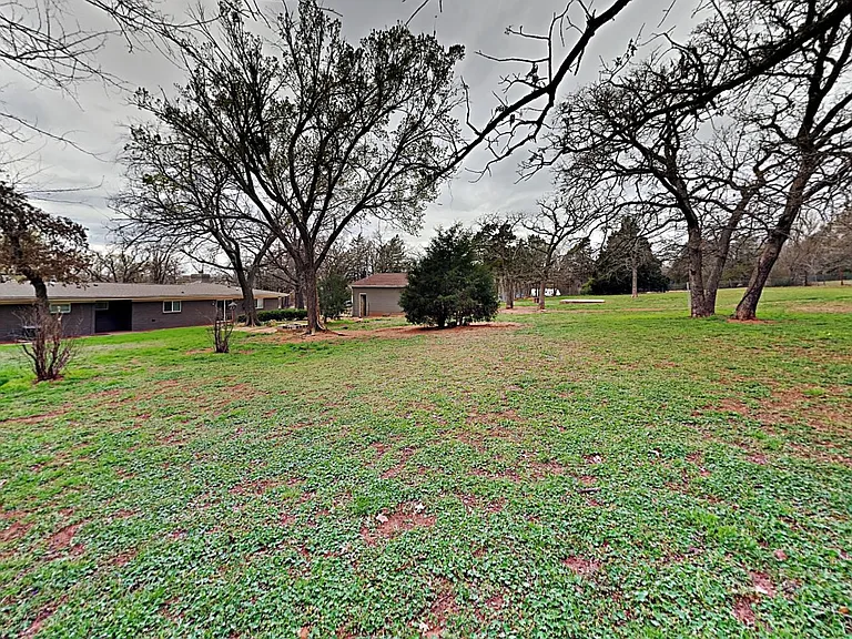 1409 E Covell Rd — Photo 19