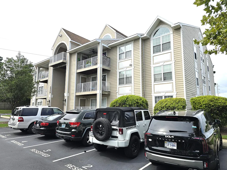 2236 Lesner Cres #1