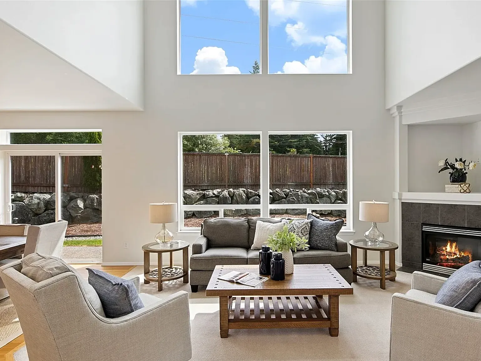 3 bed, 2173 sqft, $3,990 — Photo 3