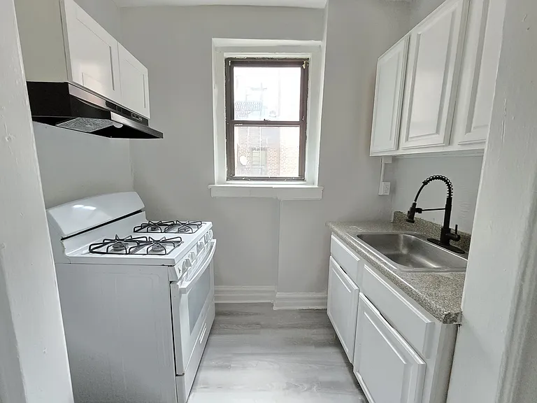 160 Ellis Ave #408AA — Photo 1