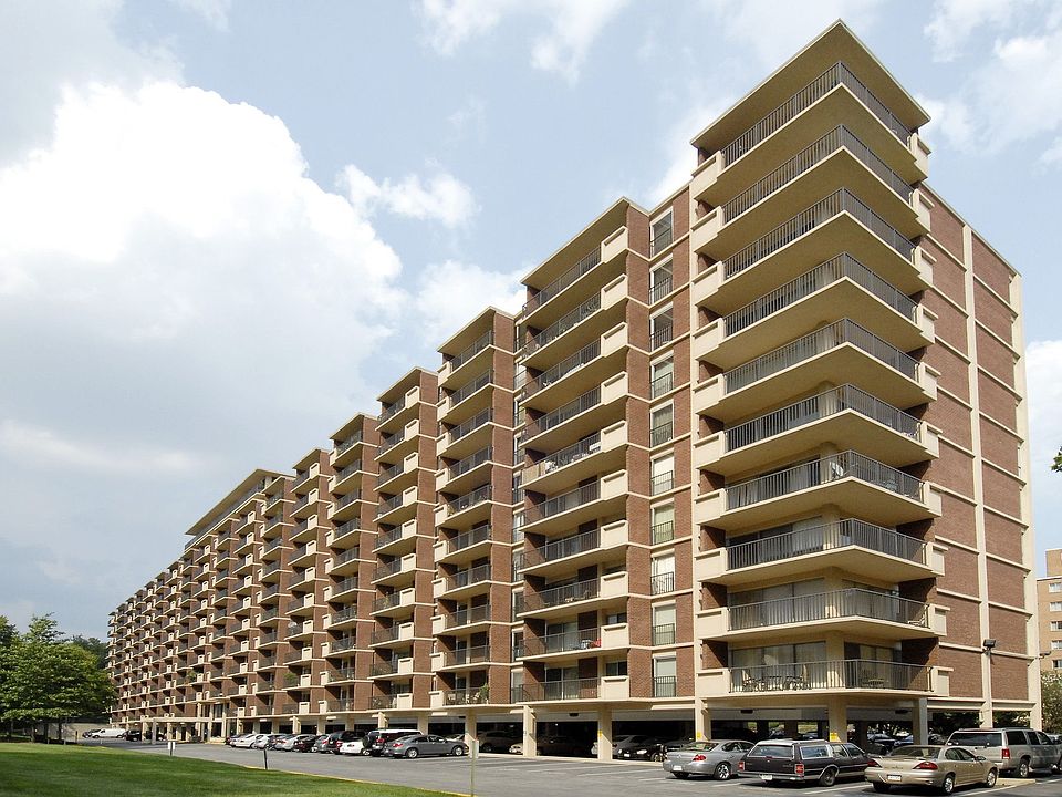 1st image of 1300 Army Navy Dr APT 811