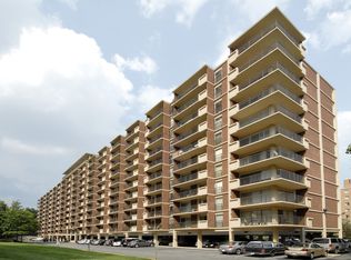 1300 Army Navy Dr APT 811, Arlington, VA 22202
