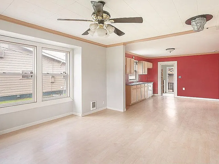 208 B St — Photo 4