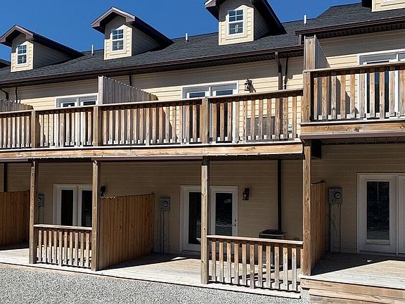 5th image of 651 Clubhouse Dr