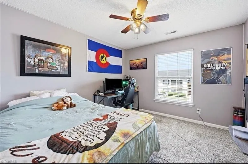 903 Hanahan Ct — Photo 4