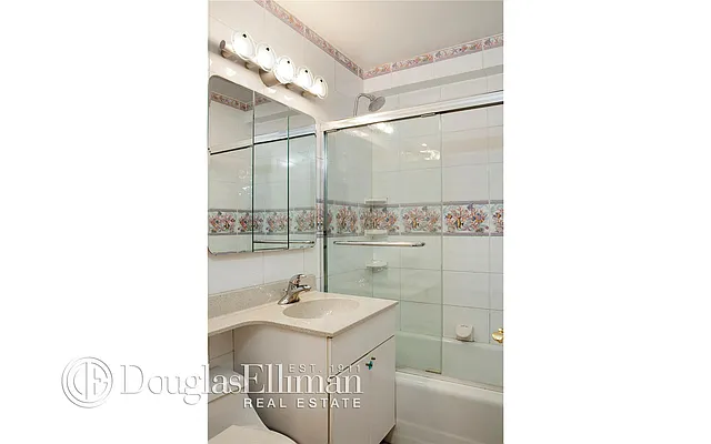 Sold by Douglas Elliman | media 21