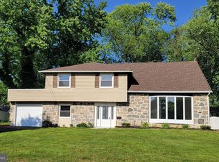 4 Green Briar Ln, Cinnaminson, NJ 08077