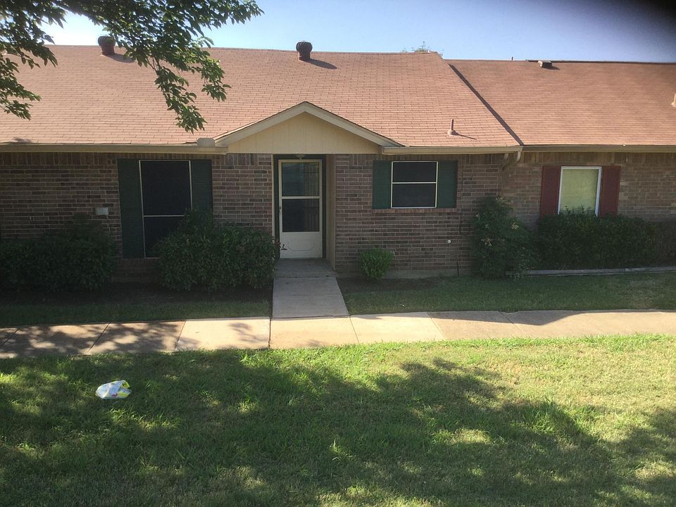 1st image of 22 E Townhouse Ln