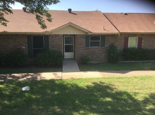 22 E Townhouse Ln, Grand Prairie, TX 75052