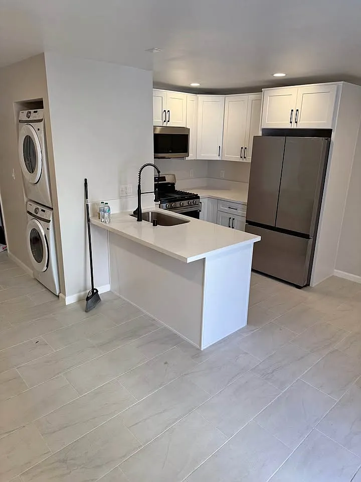 2 bed, 800 sqft, $2,895 — Photo 1