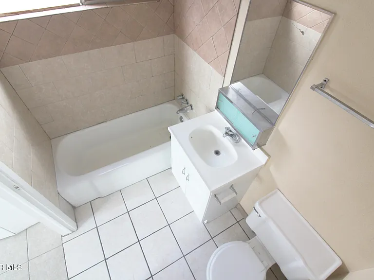 5200 Carousel Dr #2 — Photo 6