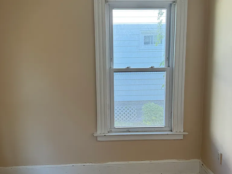 421 Blohm St — Photo 1