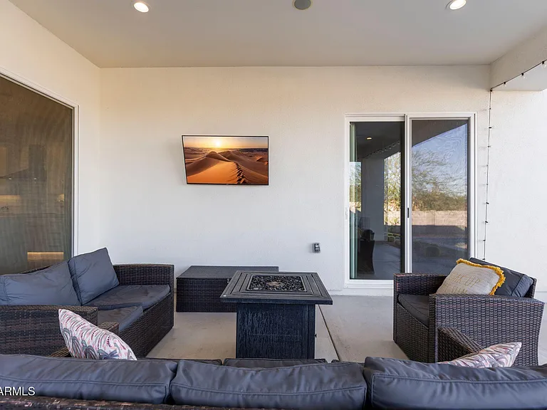 2252 E South Mountain Ave — Photo 43