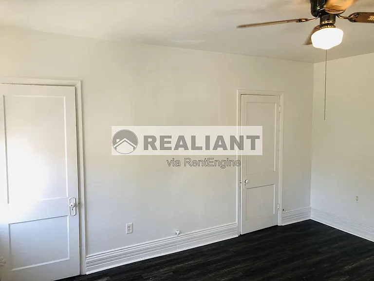 121 E 9th St #2 — Photo 7