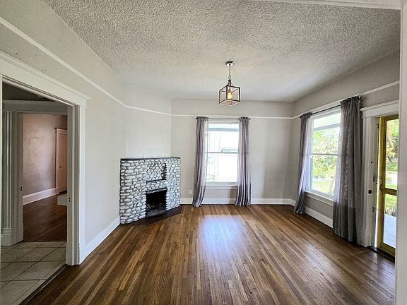 5th image of 298 N 6th Ave