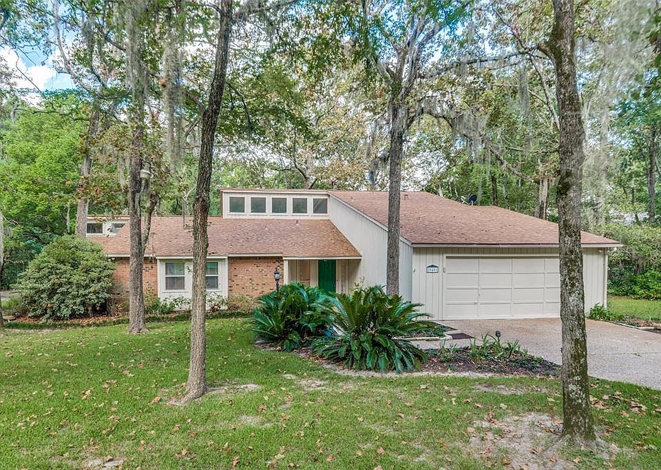 1st image of 20401 Doral Dr