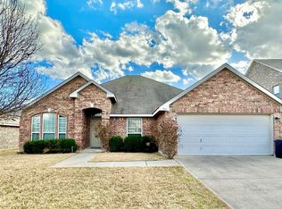512 Kriston Dr, Azle, TX 76020