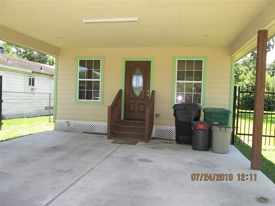 1st image of 1422 E 32nd 1/2 St