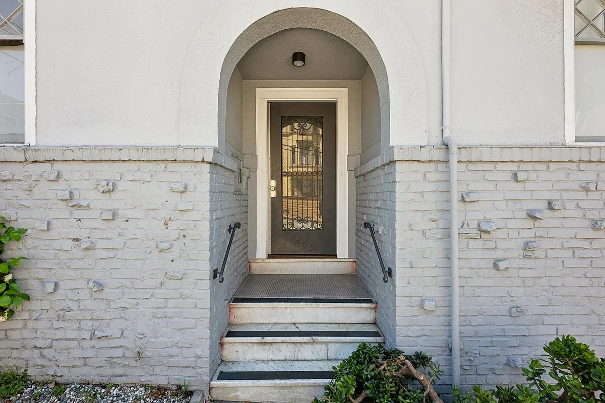 Building Photo - 1605 Washington St #1