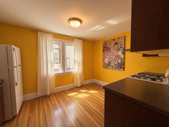 5th image of 3342 Humboldt Ave N #2