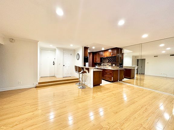 5th image of 1515 S Beverly Dr #305A
