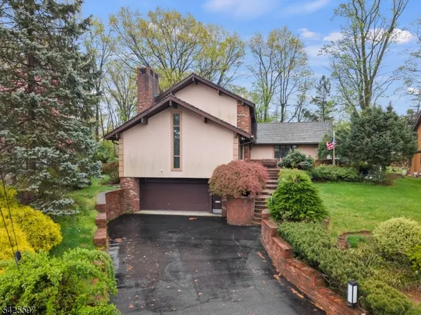 77 Macarthur Dr, Clifton City, NJ 07013