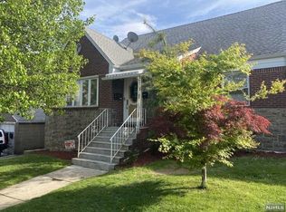 210 Desoto Pl, Cliffside Park, NJ 07010