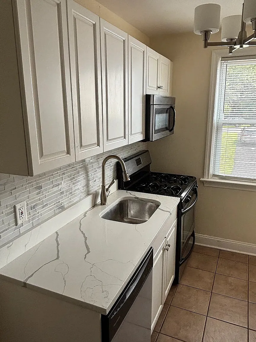 2 bed, 1.0 bath, 1000 sqft, $3,400 — Photo 2
