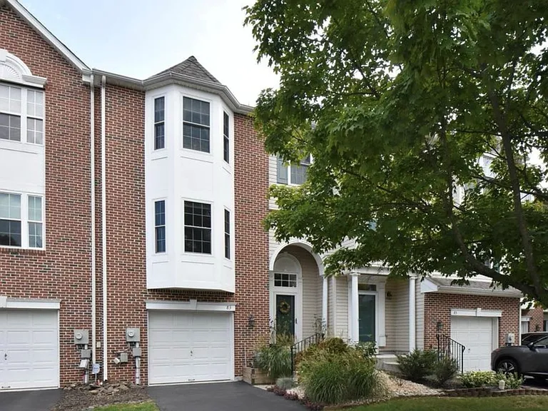 83 Hunt Club Dr — Photo 16