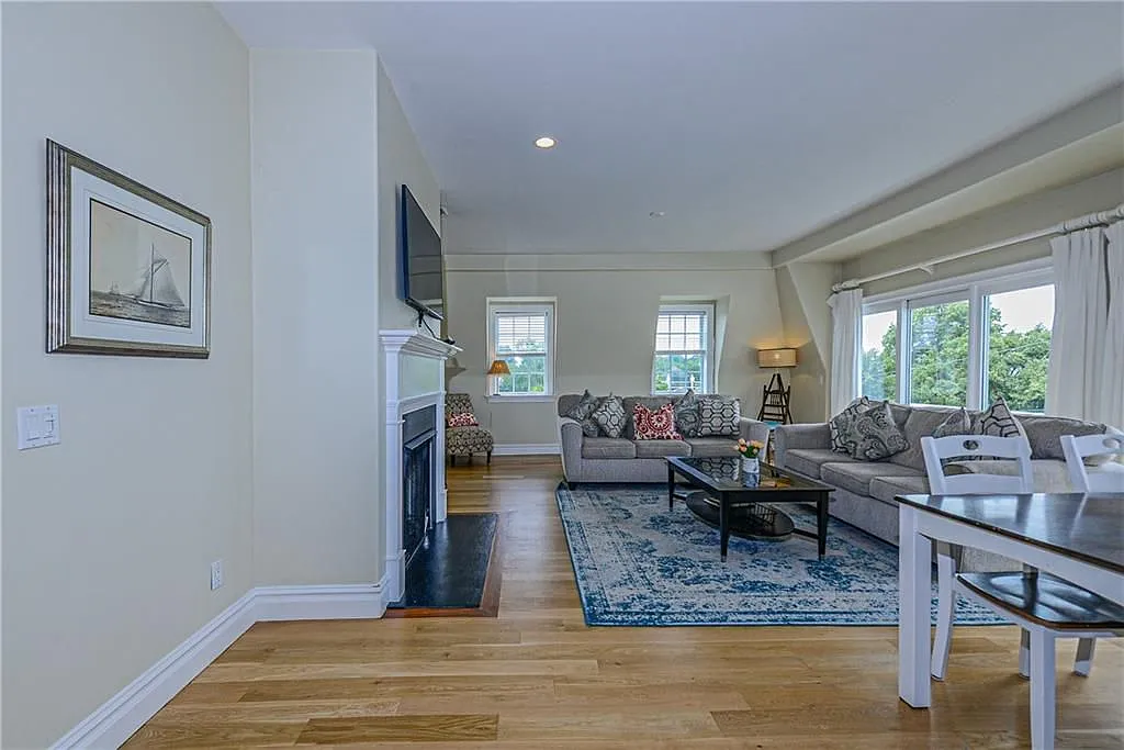 2 bed, 2.0 bath, 1750 sqft, $4,200 — Photo 3