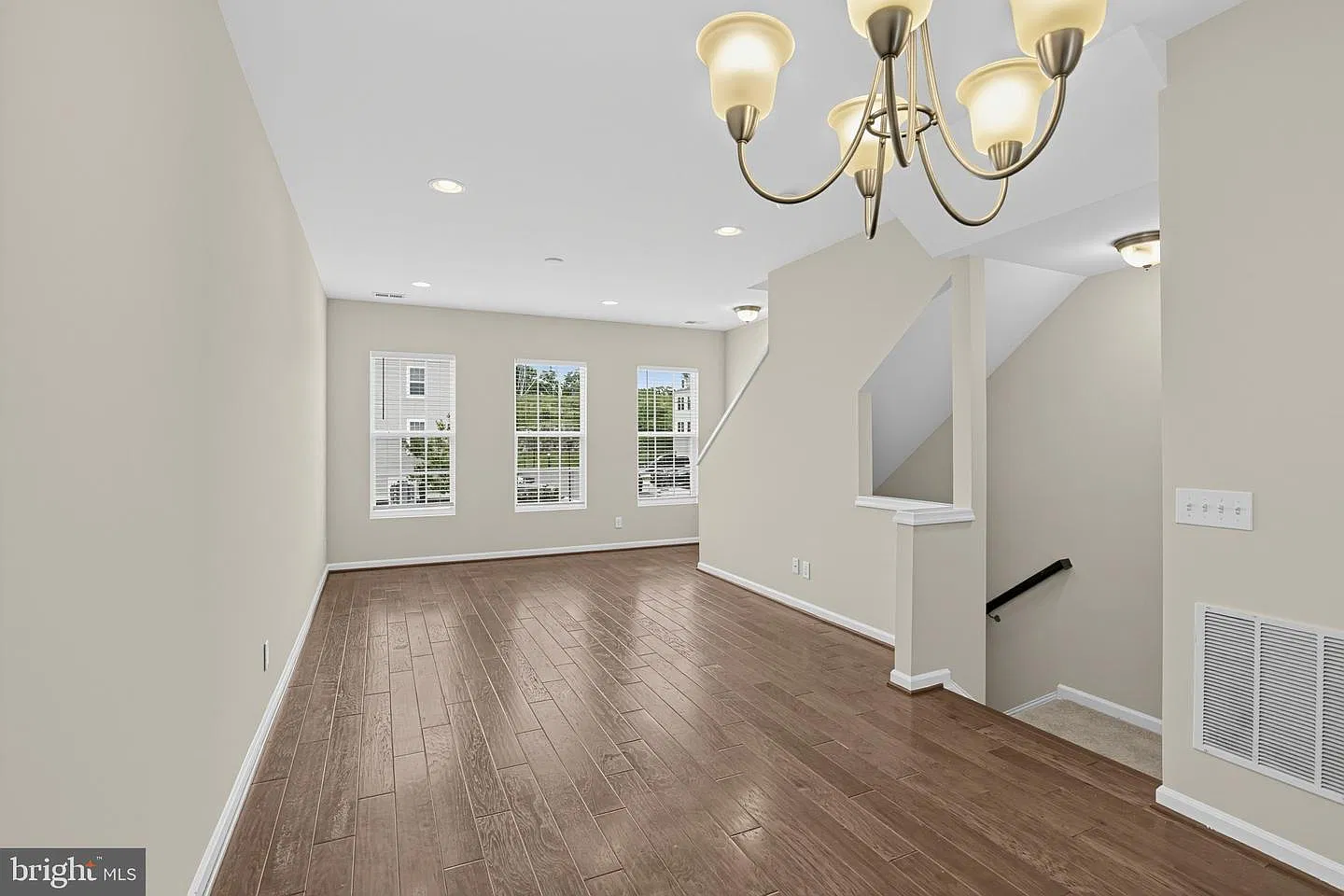 3 bed, 3.5 bath, 1755 sqft, $3,000 — Photo 4