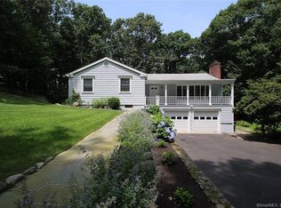 306 Sturbridge Ln, Southport, CT 06890