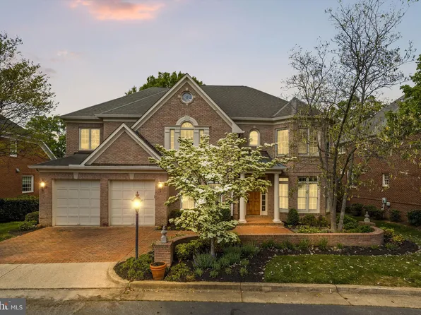 606 Kings Cloister Cir, Alexandria, VA 22302