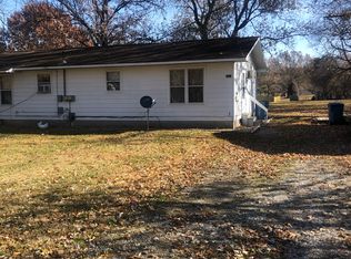 111 N Poplar St, Cambria, IL 62915