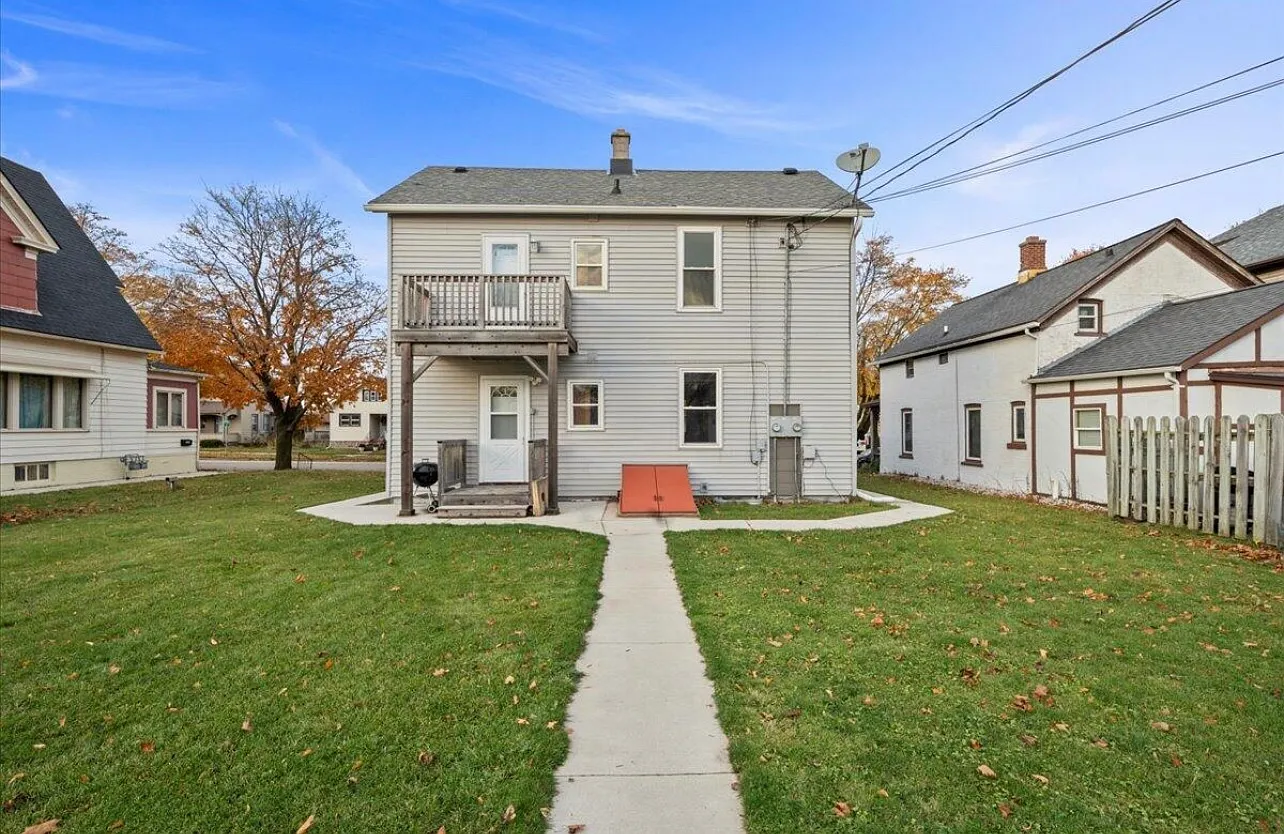 2 bed, 900 sqft, $1,300 — Photo 3