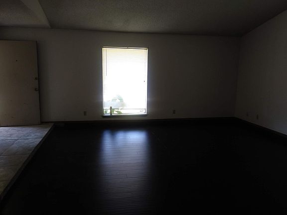 4th image of 1814 Twisted Oak Dr