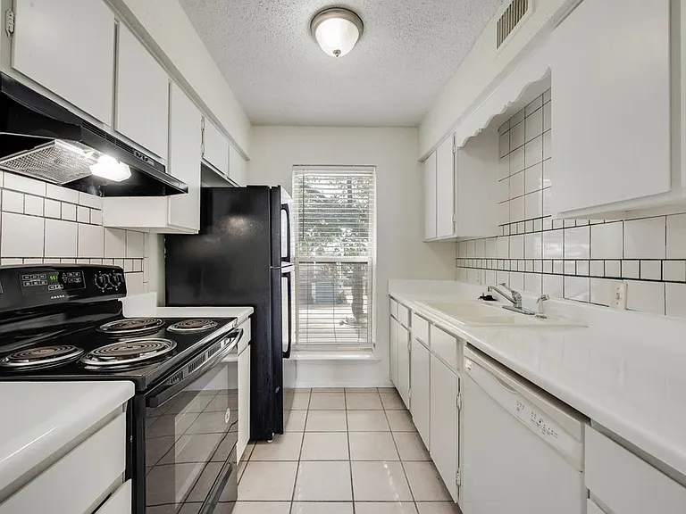3824 Cibolo Dr #122B — Photo 6