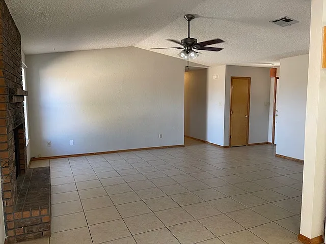 1372 Challenger Ave — Photo 2